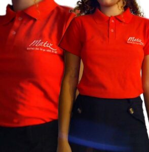 Uniformes personalizados, camiseta polo com estampa em bordado